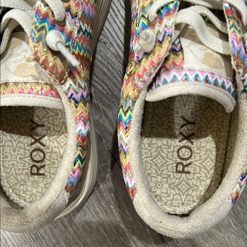 Colorful Zigzag Pattern Sneakers - Picture 2 of 6